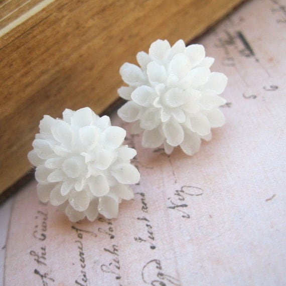 Stud Flower Earrings - Frosted White Chrysanthemum Mum