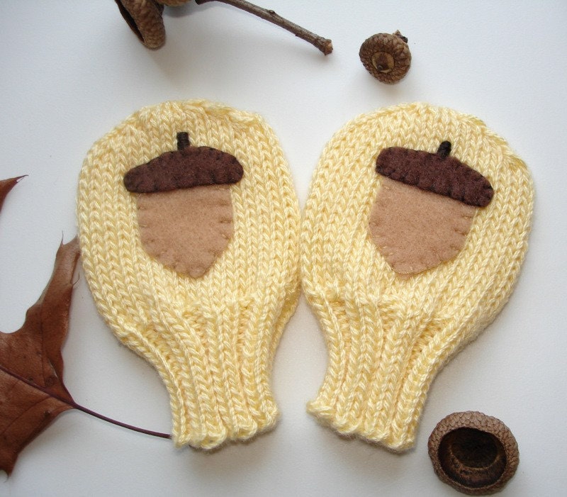 Ode To Chicken Little .... Baby Mittens, Yellow Size 0 to 3 months