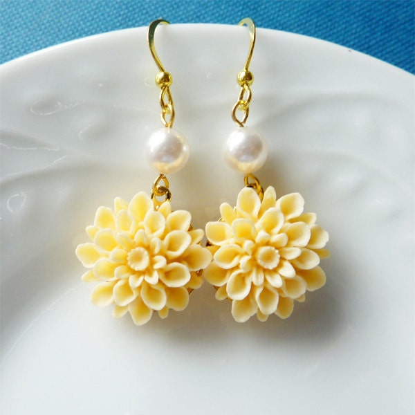 Light Yellow Dahlias with White Swarovski Pearls Earrings. Bridesmaid Gifts. Bridal Party Gifts. Wedding Party Gifts.