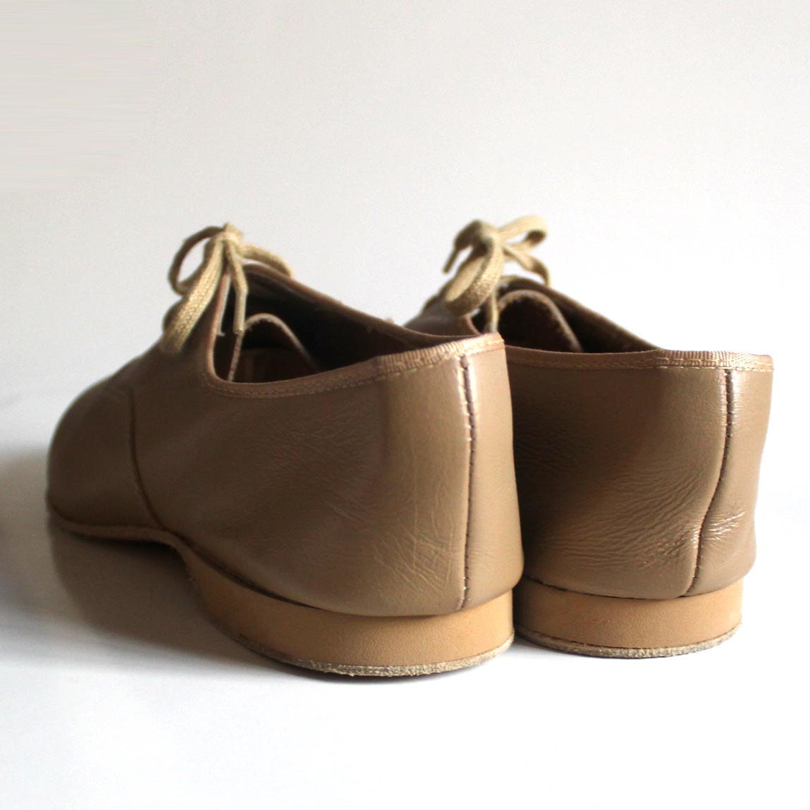 shoes 7.5 (men's 6) nude leather Capezio jazz shoes. flats. suede soles.