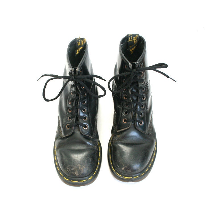 size 8.5 black leather vintage DR MARTENS boots