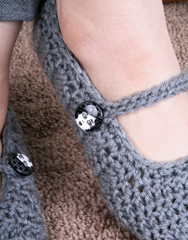 Light Gray Slipper with 1920s Flapper Buttons (sizes 6 to 11)