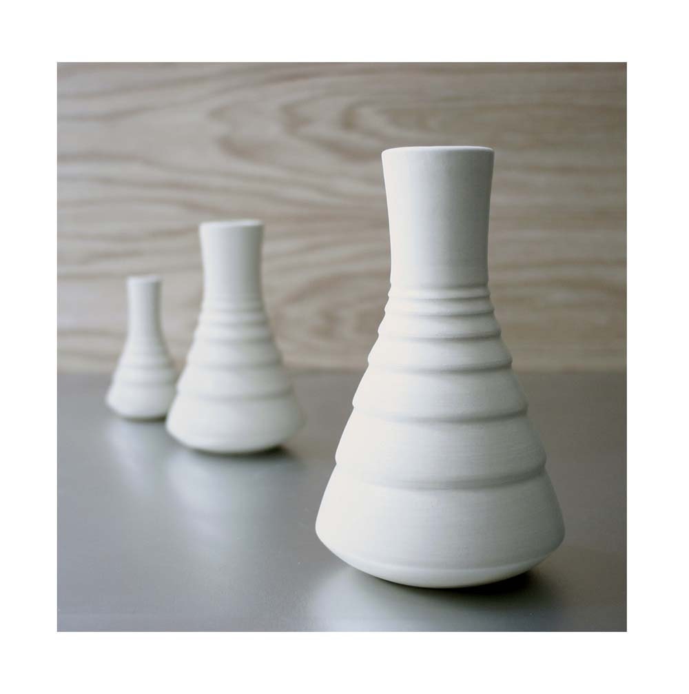 One Medium White Matte Ripple Vase by Sara Paloma