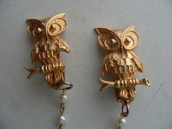 Vintage Owl and Faux Pearl Sweater Clip
