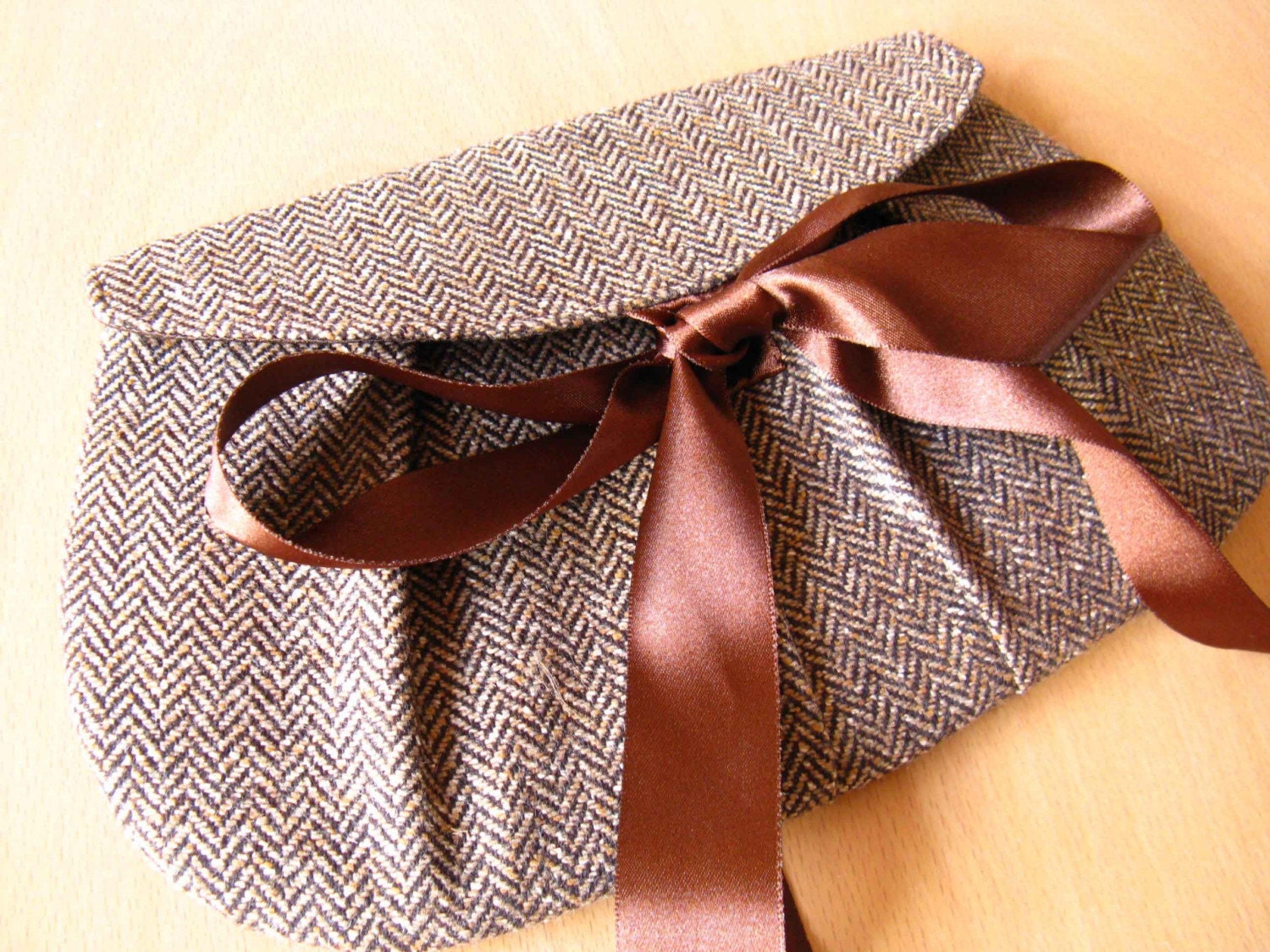 Clutch bag in brown herringbone tweed with satin ribbon ties