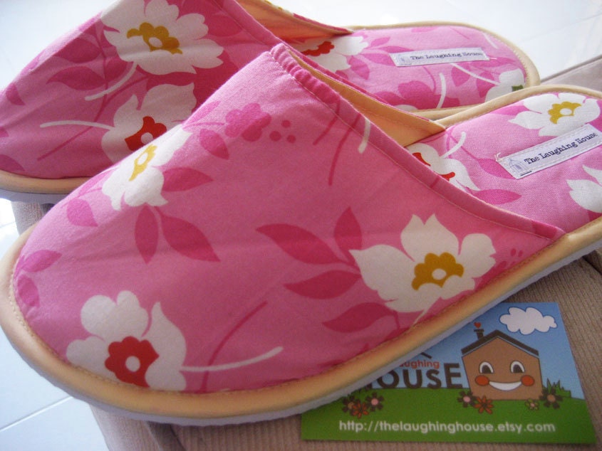 Bedroom/Home Slippers (Swing Toss in Pink) Size L