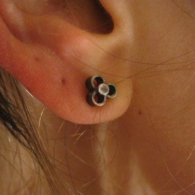 lil flower earrings