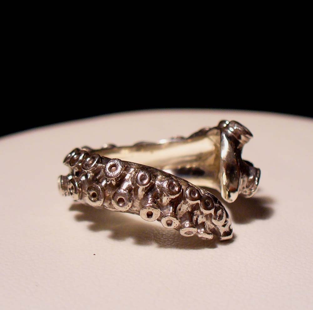 Size 4 - 7  Tentacle Ring