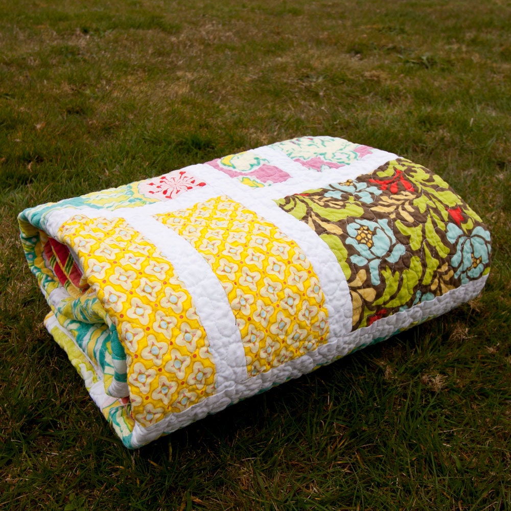 ON SALE -- mini Modern Rose Garden Quilt