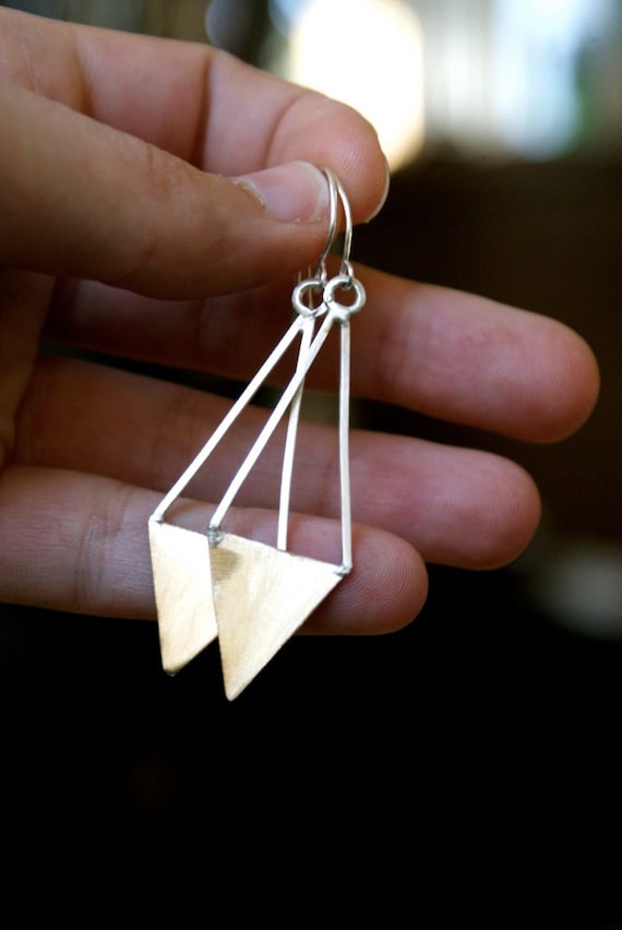 Oblong Arrow earrings in Brass