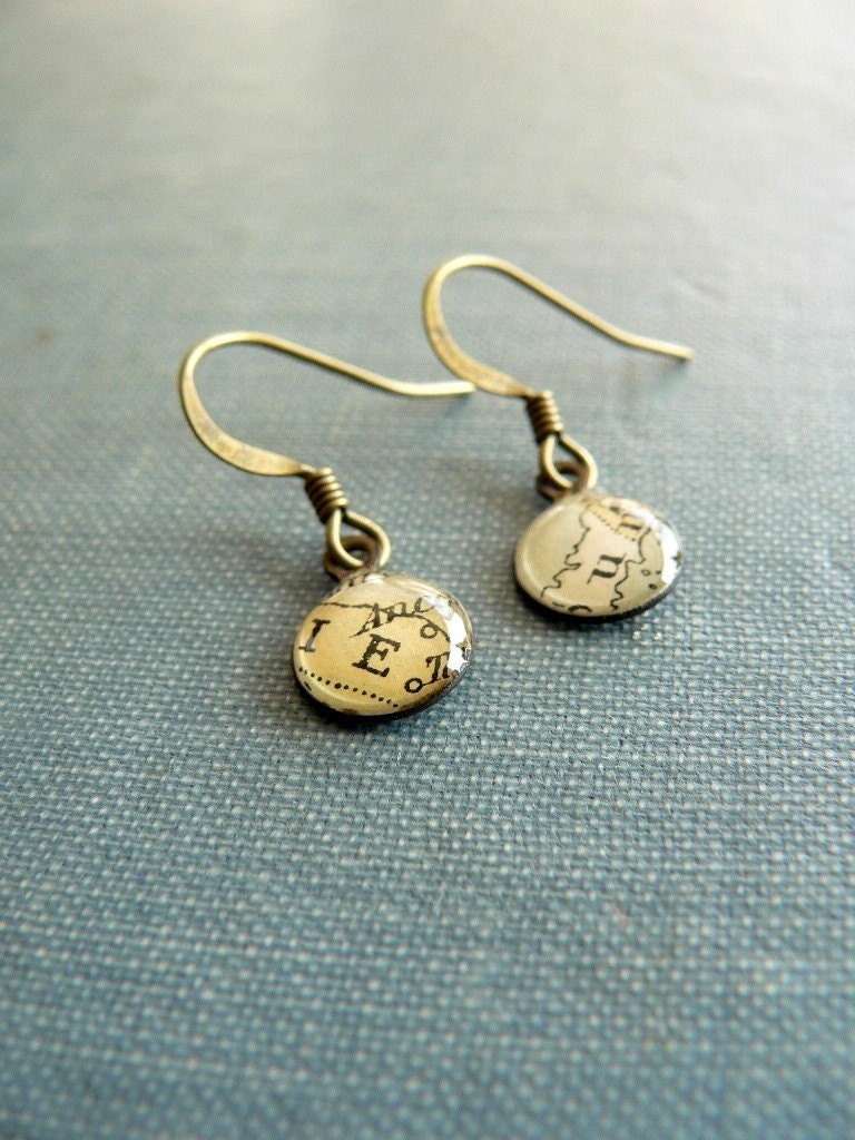 Traveler. petite earrings