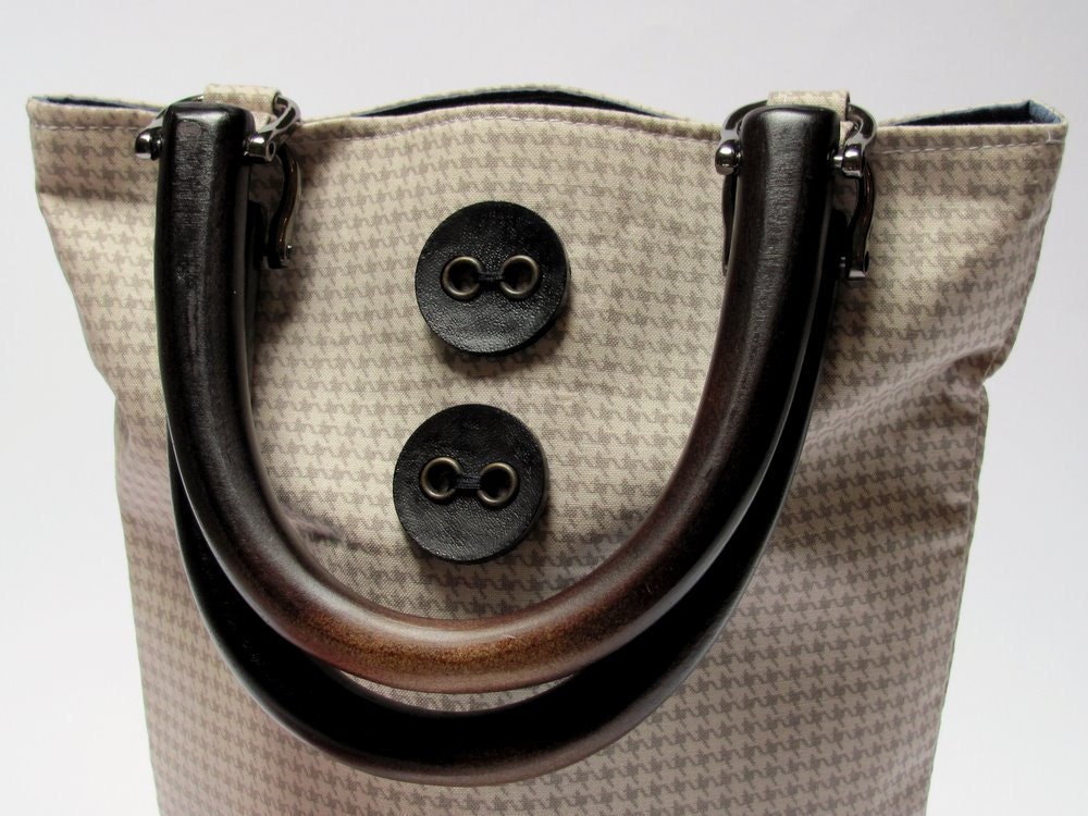 Houndstooth Handbag with Wood Handles