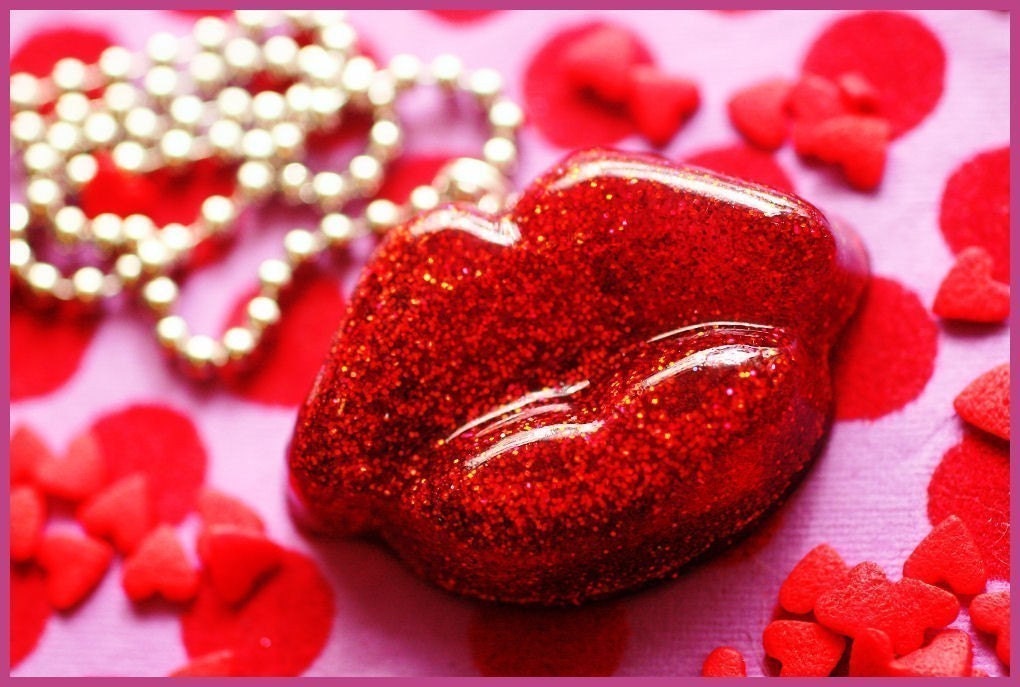 BIG Sexy Kiss - Resin Lips Necklace