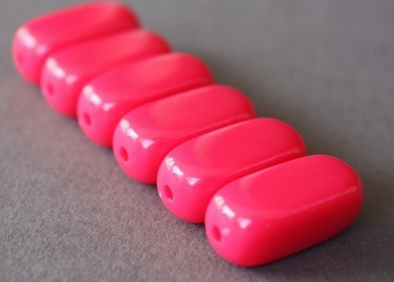6 Vintage Lucite Hot Pink Retangle Beads N5