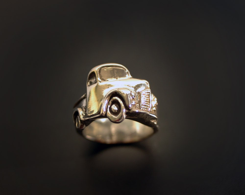 Kustom Ring or Wedding Ring, 1949 international