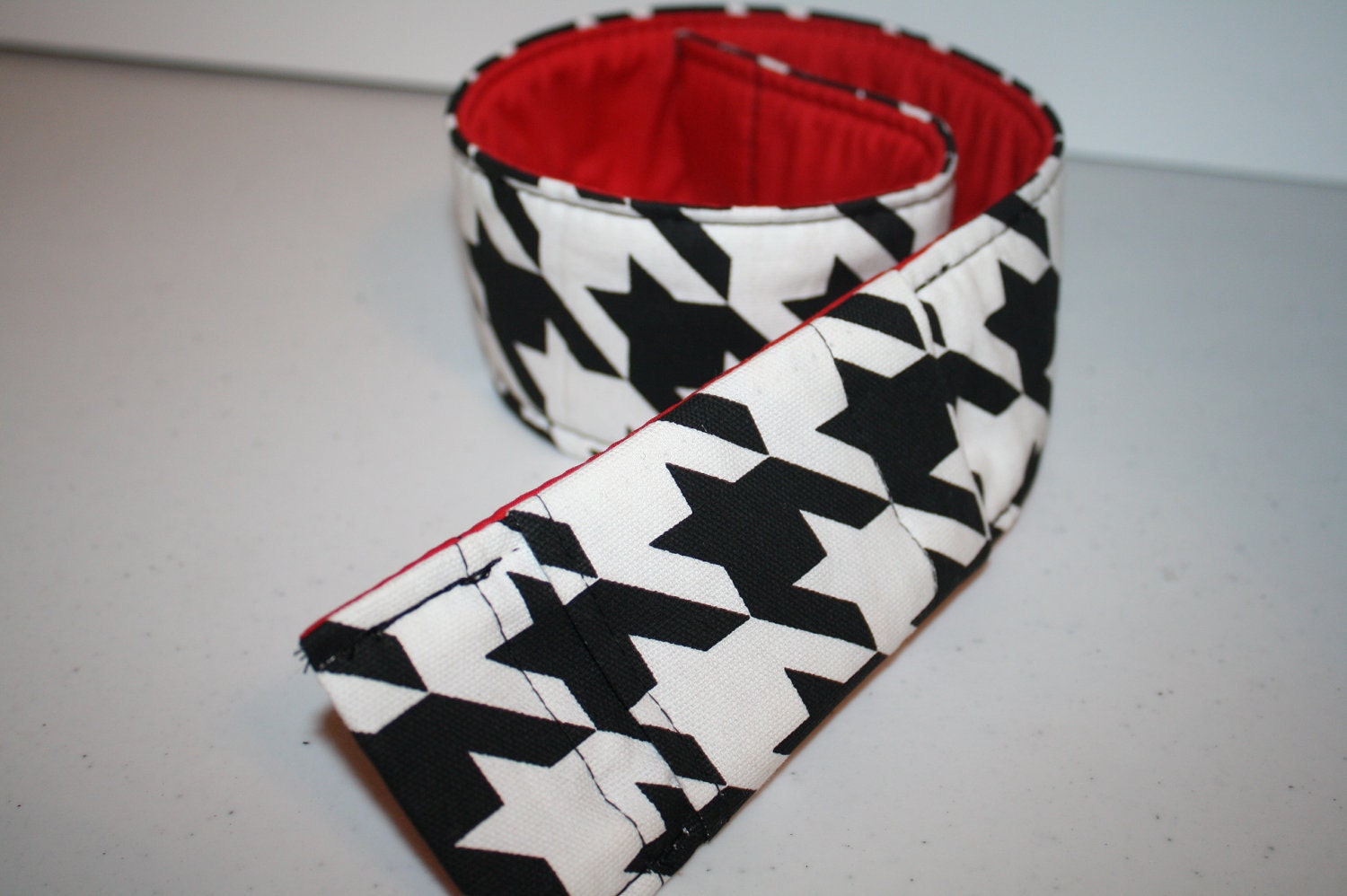 Padded Camera Strap Cover - Lens Cap Pocket -  Large Houndstooth Red
