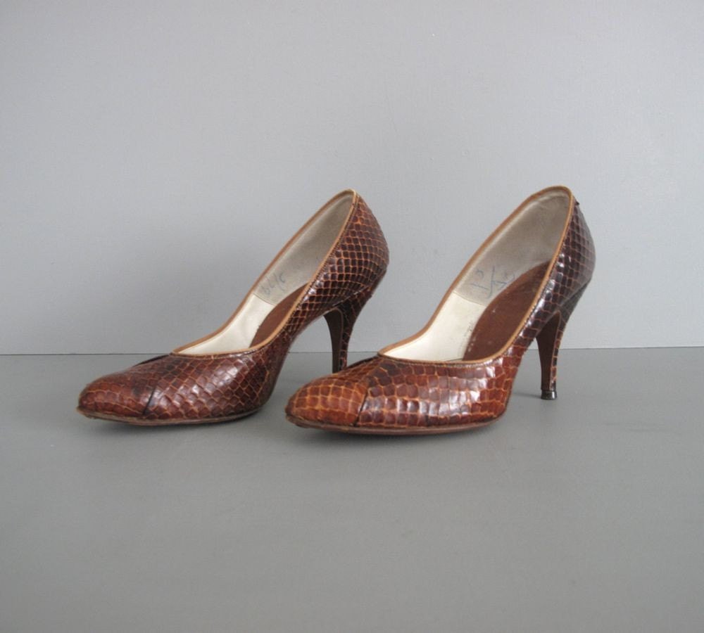 1950s vintage SNAKESKIN pumps 5.5