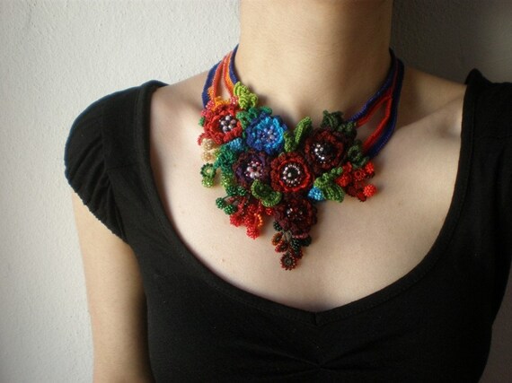 Ranunculus Hebecarpus ... Freeform Beaded Crochet Necklace - Flowers