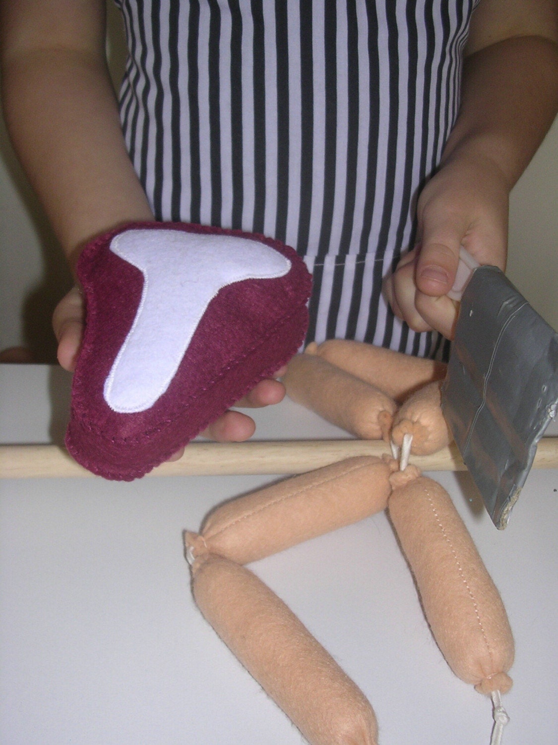 Fun Felt Foods Chipolata sausage string and T-bone steak set - MEAT