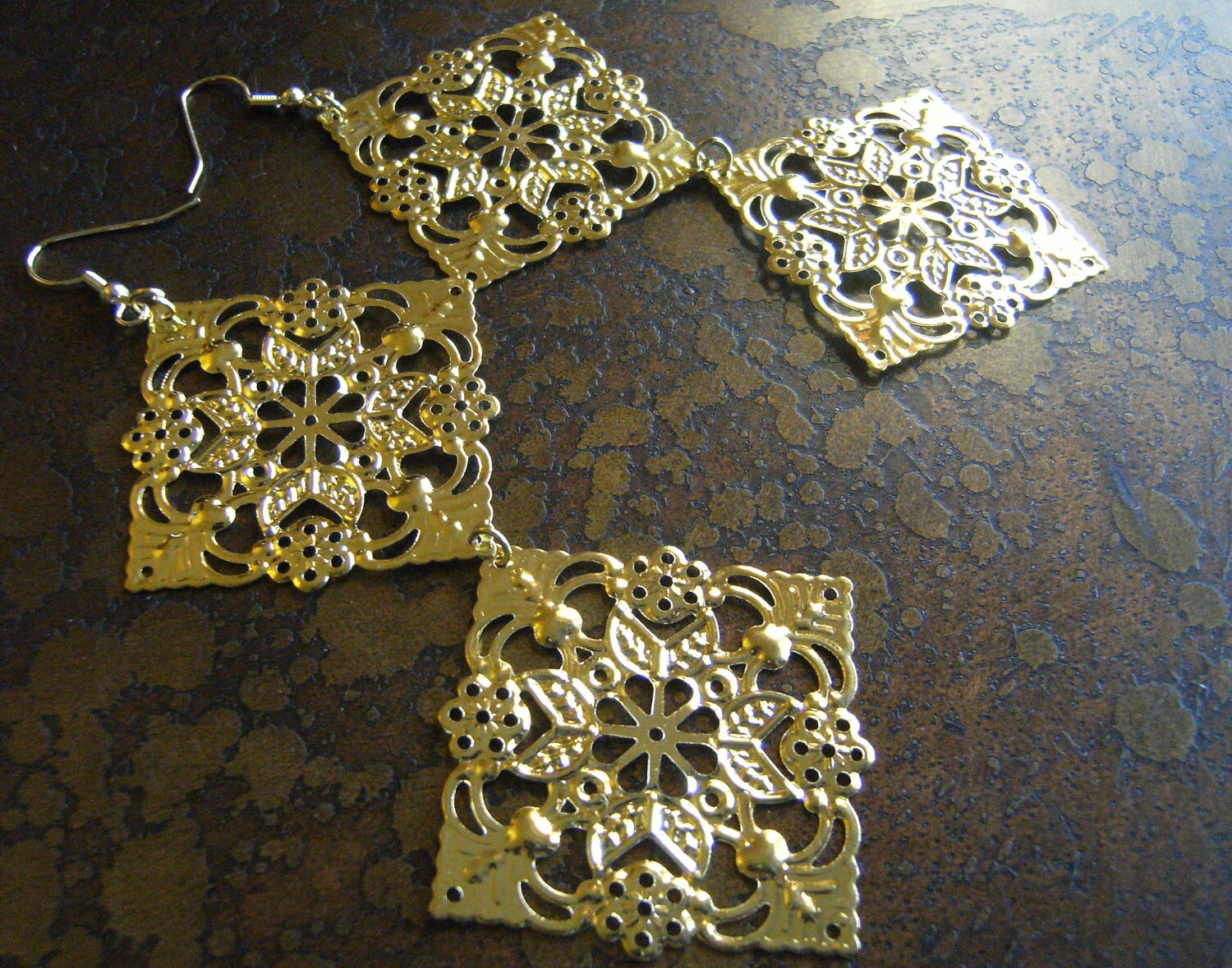 Golden Elegance Dangle earrings
