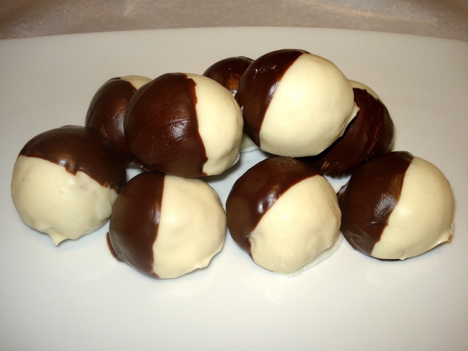 Cake Balls: New York Style Black and White Bitty Bites