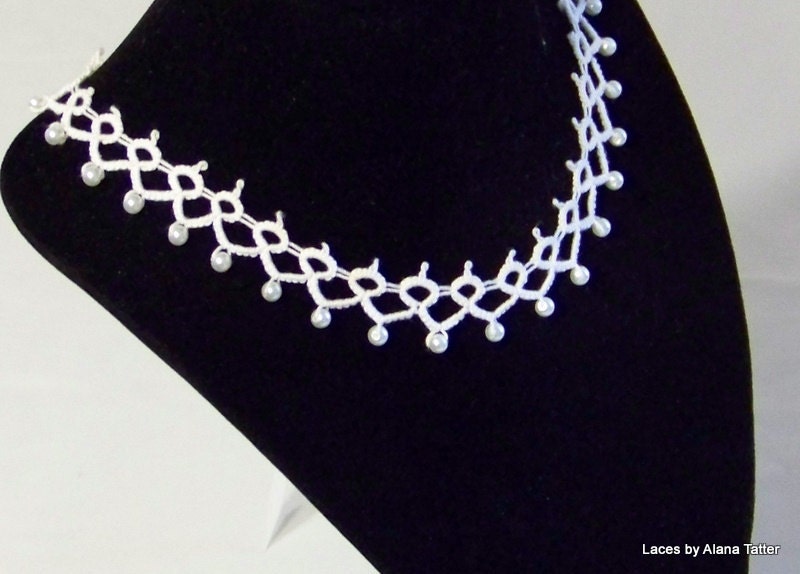 Fairytale - Tatted lace choker with glass pearl beads