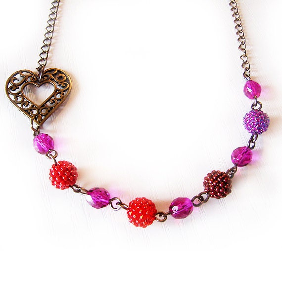 Love me Necklace in red and fuchsia berry beads