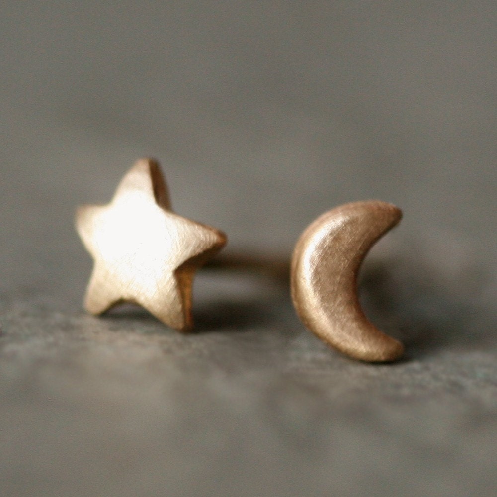 Tiny Moon and Star Stud Earrings in 14k Gold