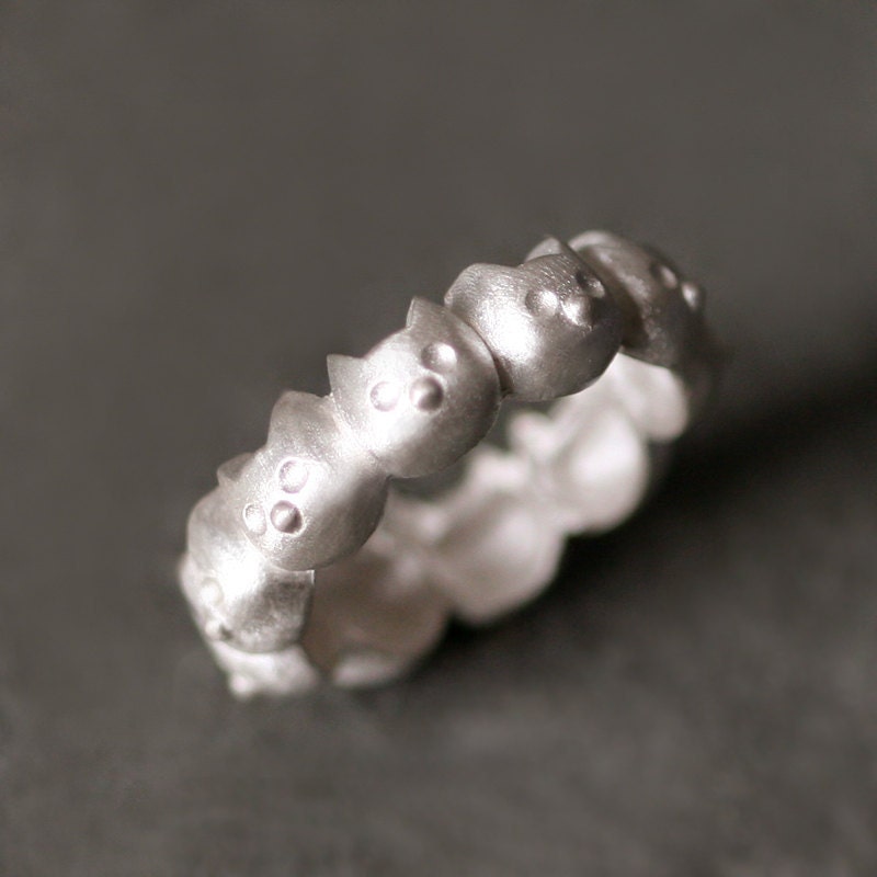 Kitty Band Ring in Sterling Silver