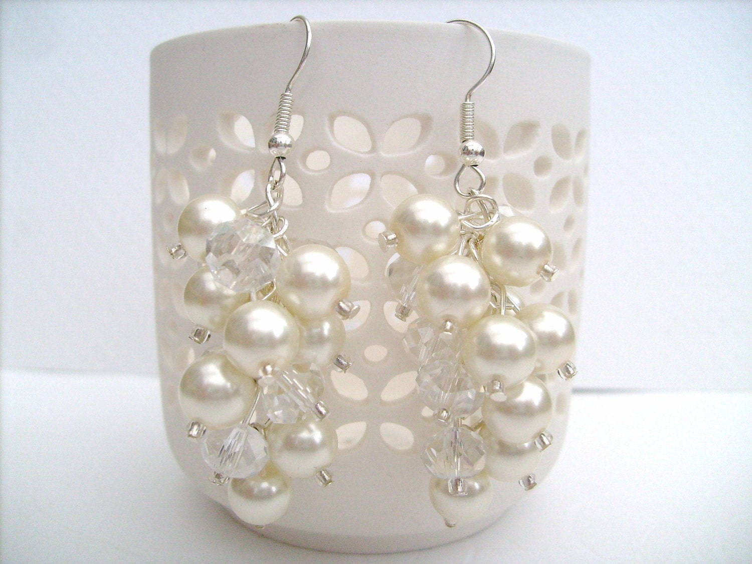 Ivory Pearl Cluster Earrings, Bridal Pearl Earrings, Beaded Earrings, Bridesmaid Earrings, Custom Colours, Wedding Jewelry, Dangle Earrings
