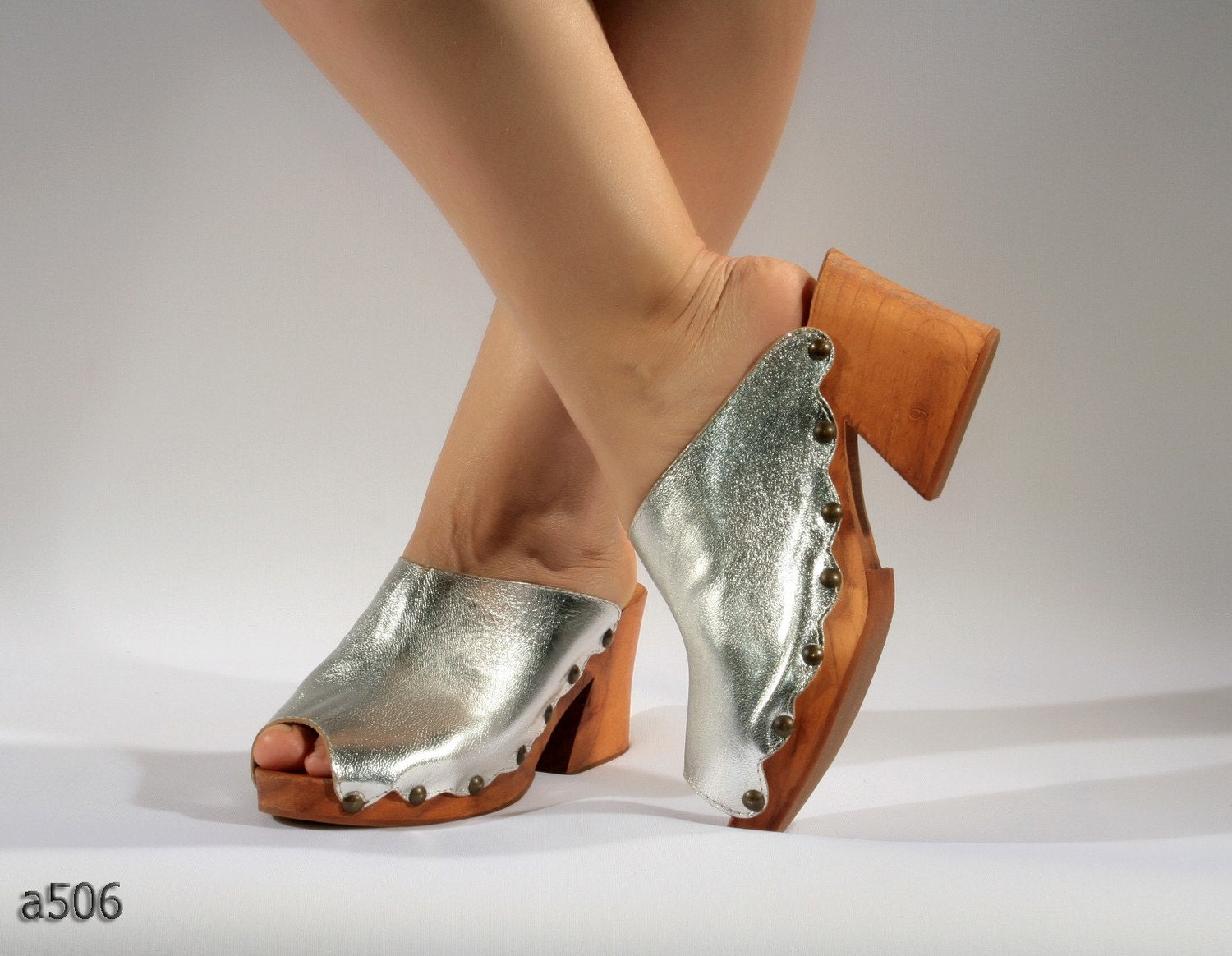 Reserved. Vintage Chunky Heels Clogs / Silver Leather Carnival Platforms / size 8.5 - 9, EUR 39.5