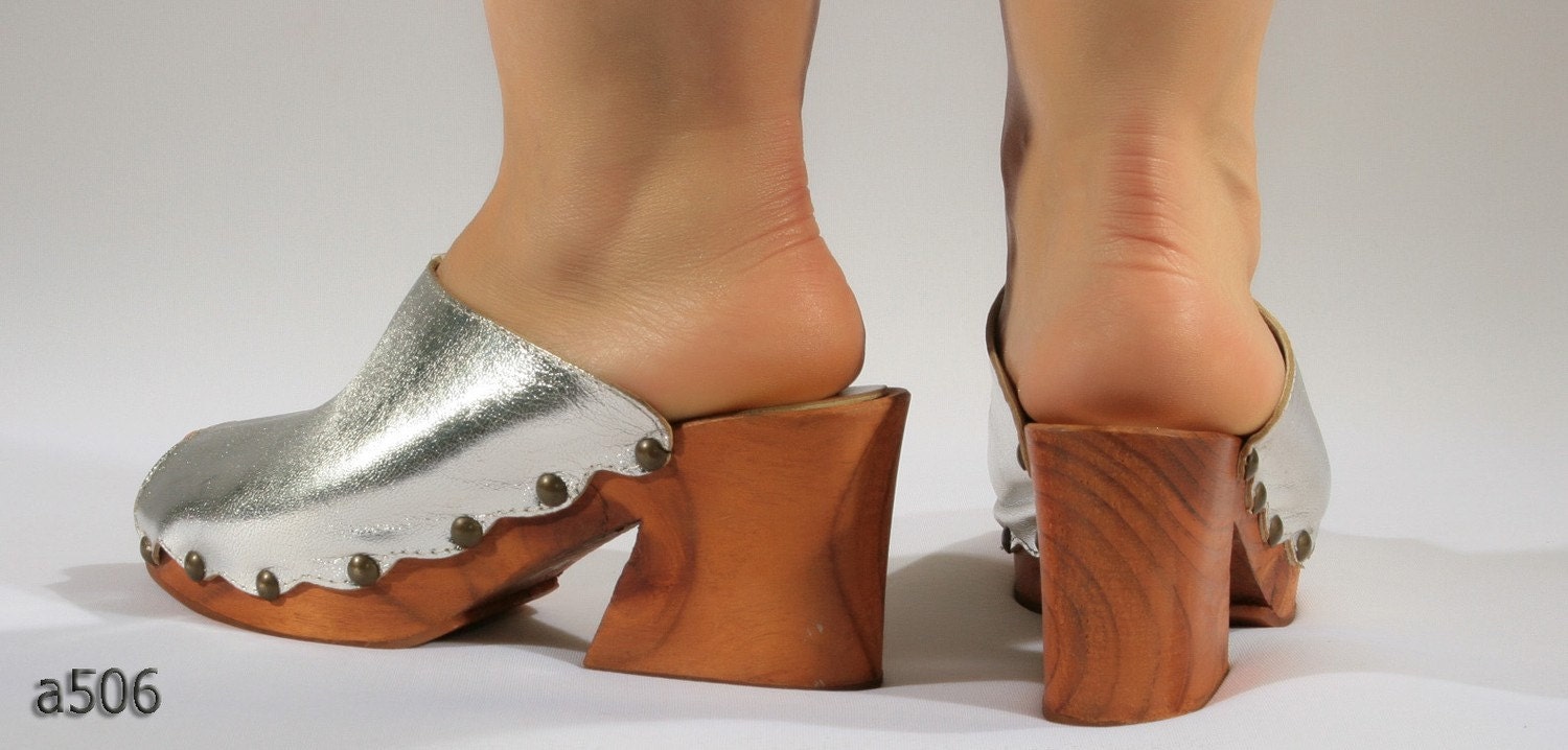Reserved. Vintage Chunky Heels Clogs / Silver Leather Carnival Platforms / size 8.5 - 9, EUR 39.5