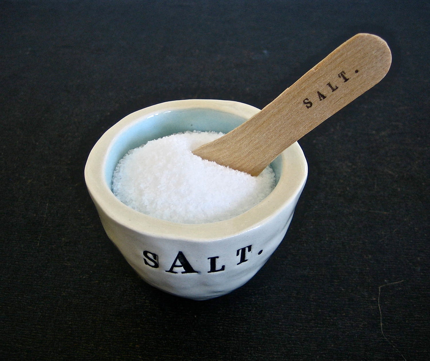 salt bowl (light blue).