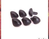 15 mm triangle black animal amgiurumi plastic safety nose - 6 pcs (TN15)