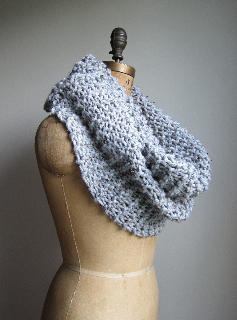 Super Snuggly chunky knit cowl Light Grey. Infinity scarf.