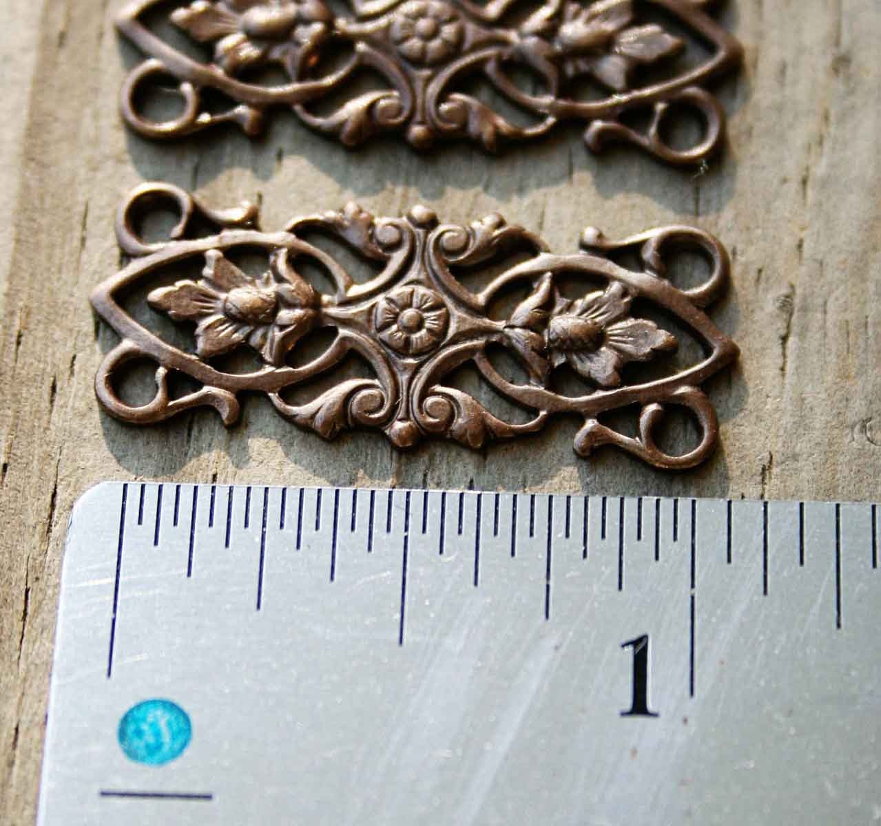 Acorn leaves 4 hole connectors