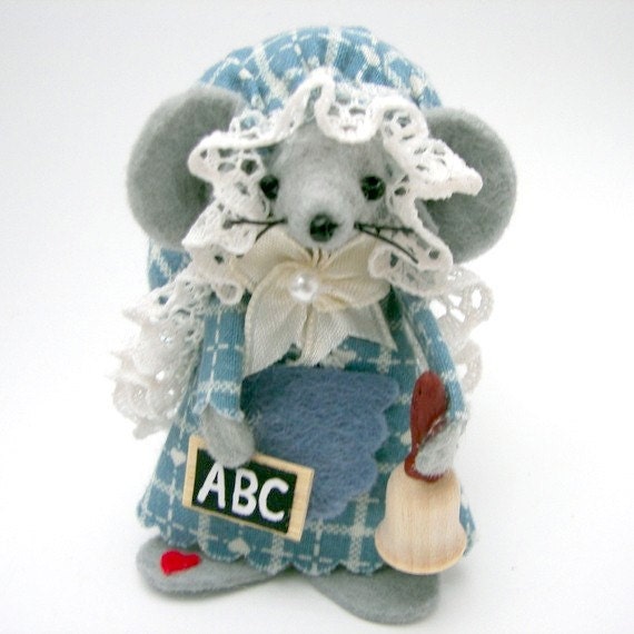 SchoolMarm Mouse one of the sweet felt mice by Warmth