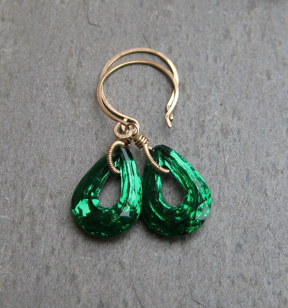 Vintage Emerald Green Faceted Glass Drop Earring