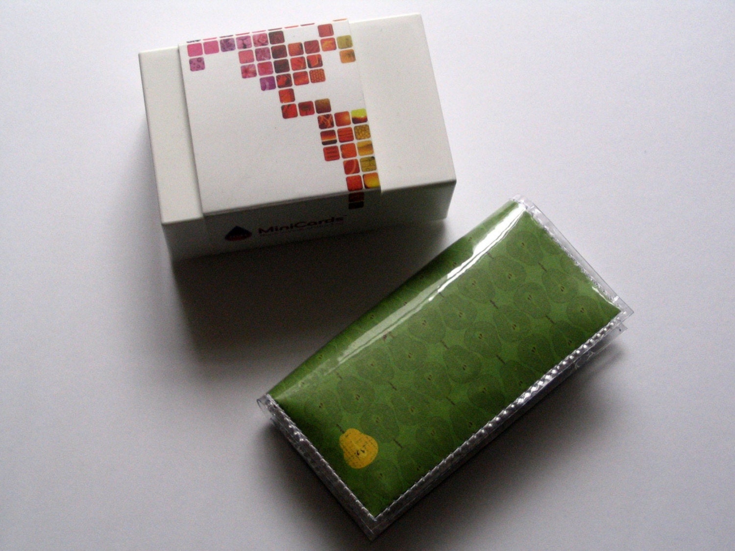 Moo Card Quick Snap Cardholder - Pears