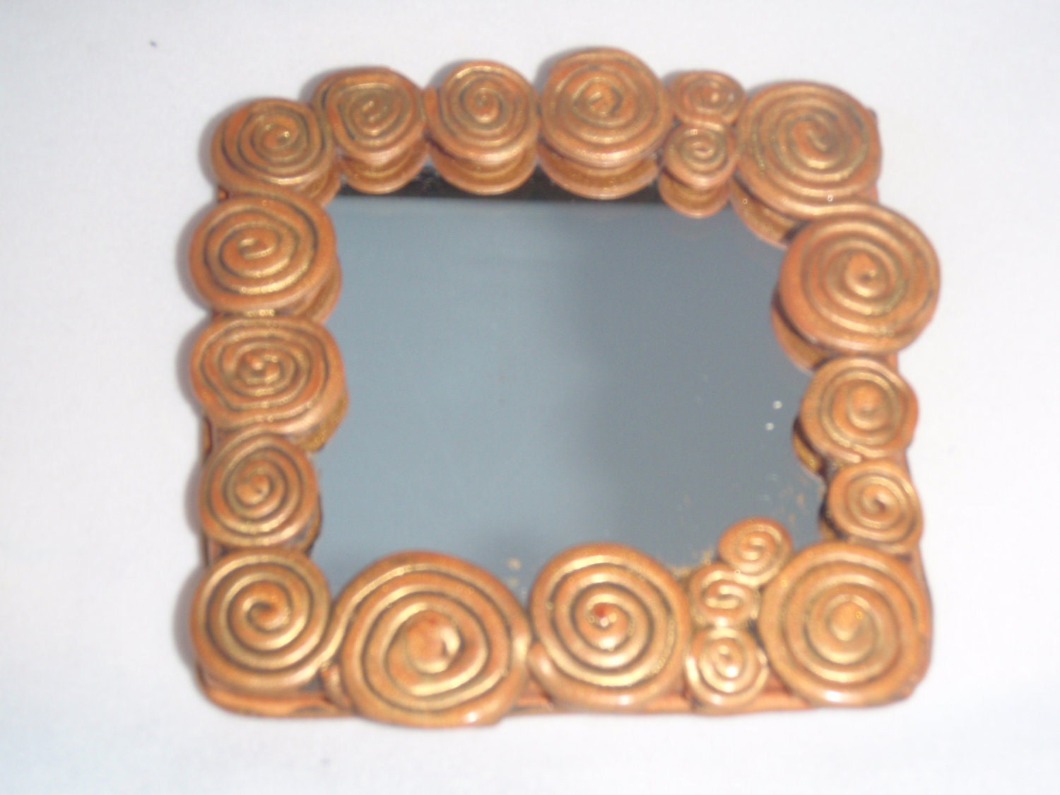 Spiral frame mirror
