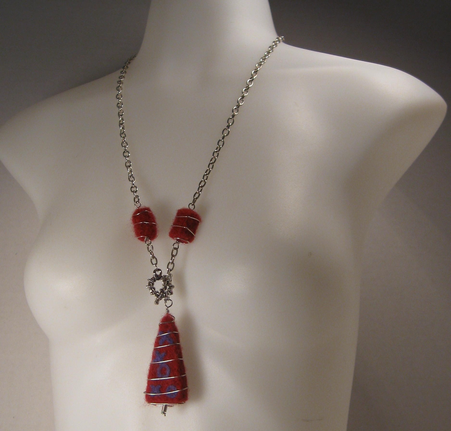 WIRE WRAPPED NEEDLE FELT NECKLACE