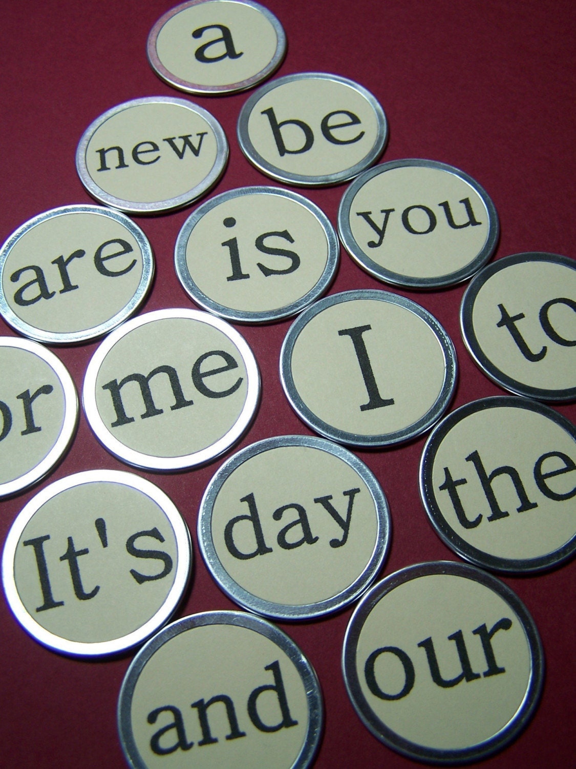 15 METAL RIMMED TAGS W\/ WORDS