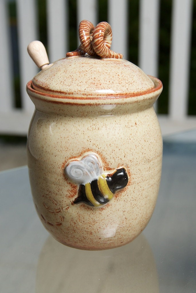 Bizzy Bee Honey Pot