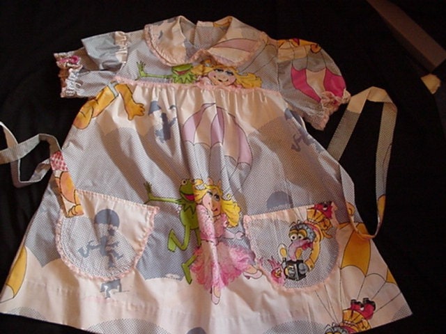 VINTAGE MISS PIGGY COSTUME. MUST SEE RARE  VINTAGE FABRIC 