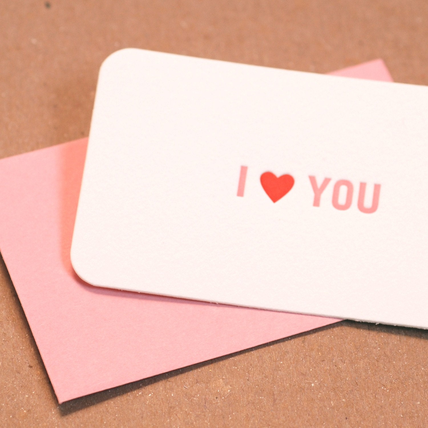 Love Card Letterpress : I Love U Mini-Notes, scarlet red & peony pink - package of 5 tiny notes with blossom pink envelopes