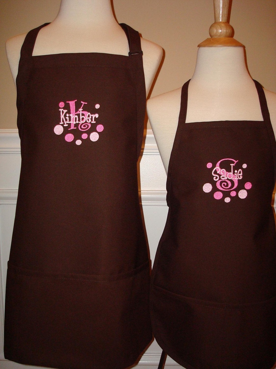 Personalized Mommy Daughter Brown Apron Set matching custom embroidered monogrammed christmas gift Nana Grandma Mama Abuelita