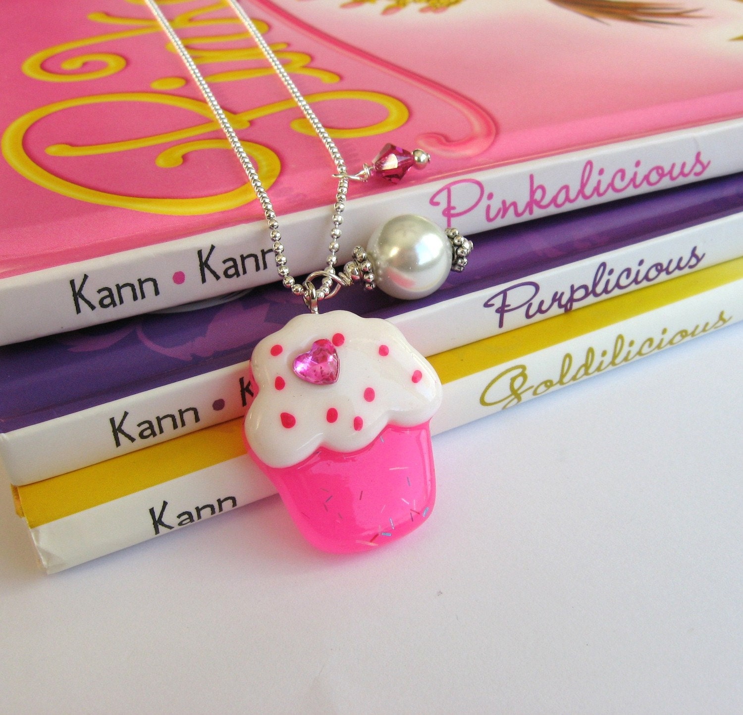 Pinkalicious Cupcake necklace (Hot Pink)