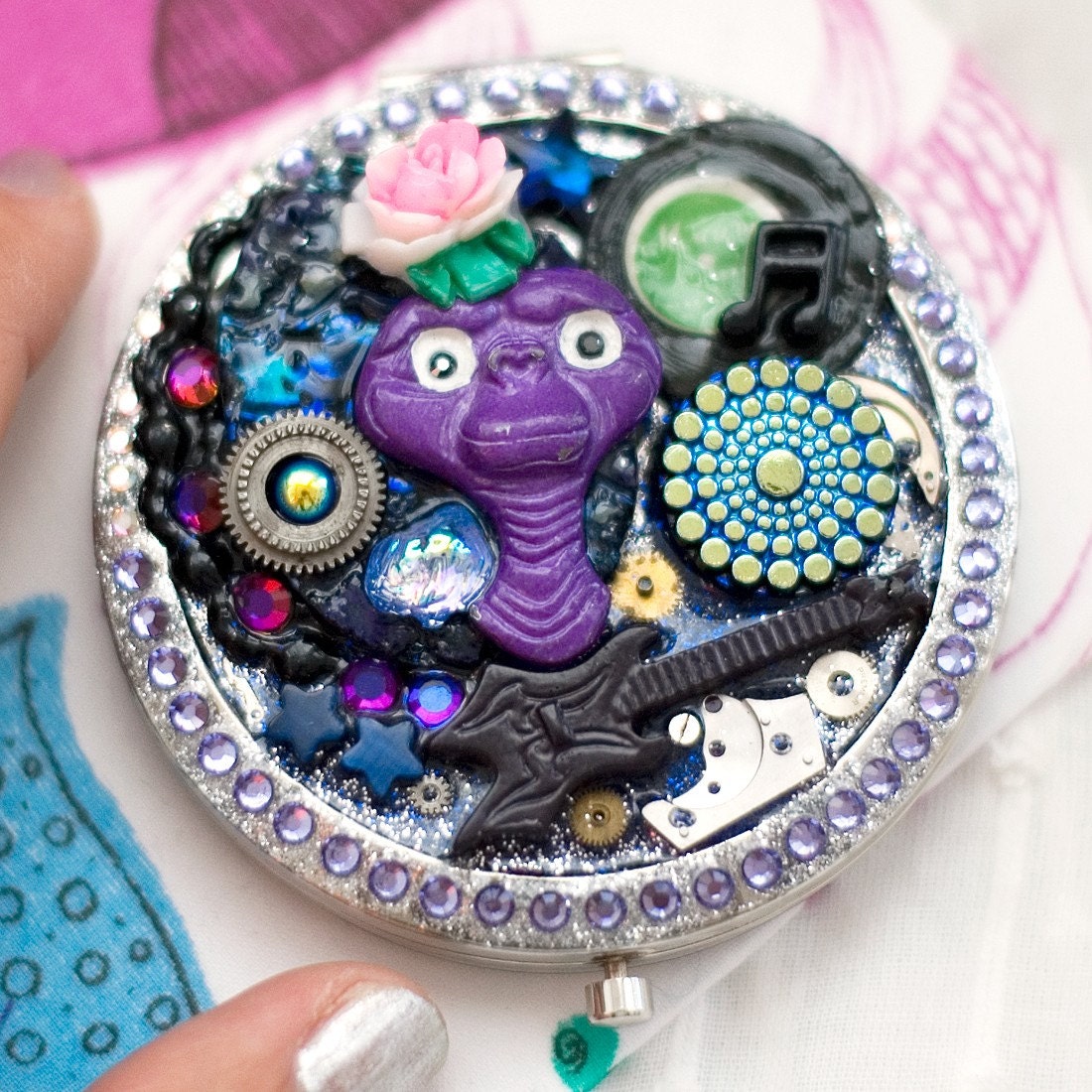 rockin' e.t. compact mirror case. sparkly deco kitsch assemblage. quirky ET.