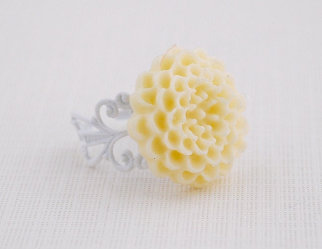 White Chrysanthemum Filigree Ring