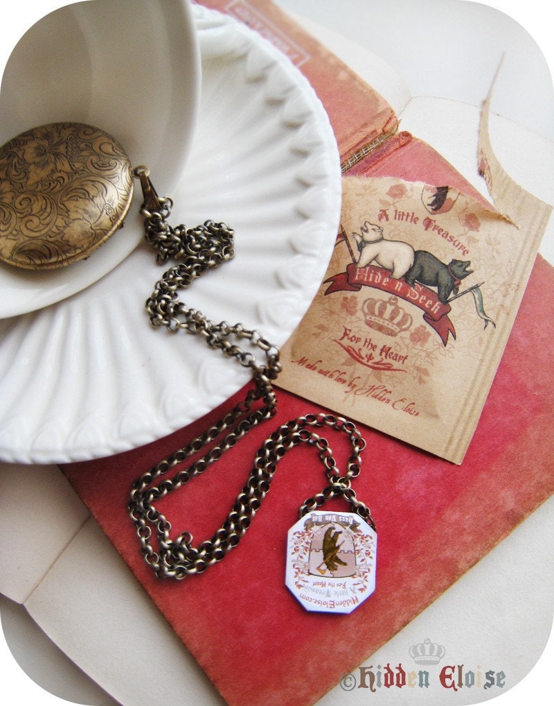 SPRING SALE -- Precious Grande Round Art Locket -Envy- F06